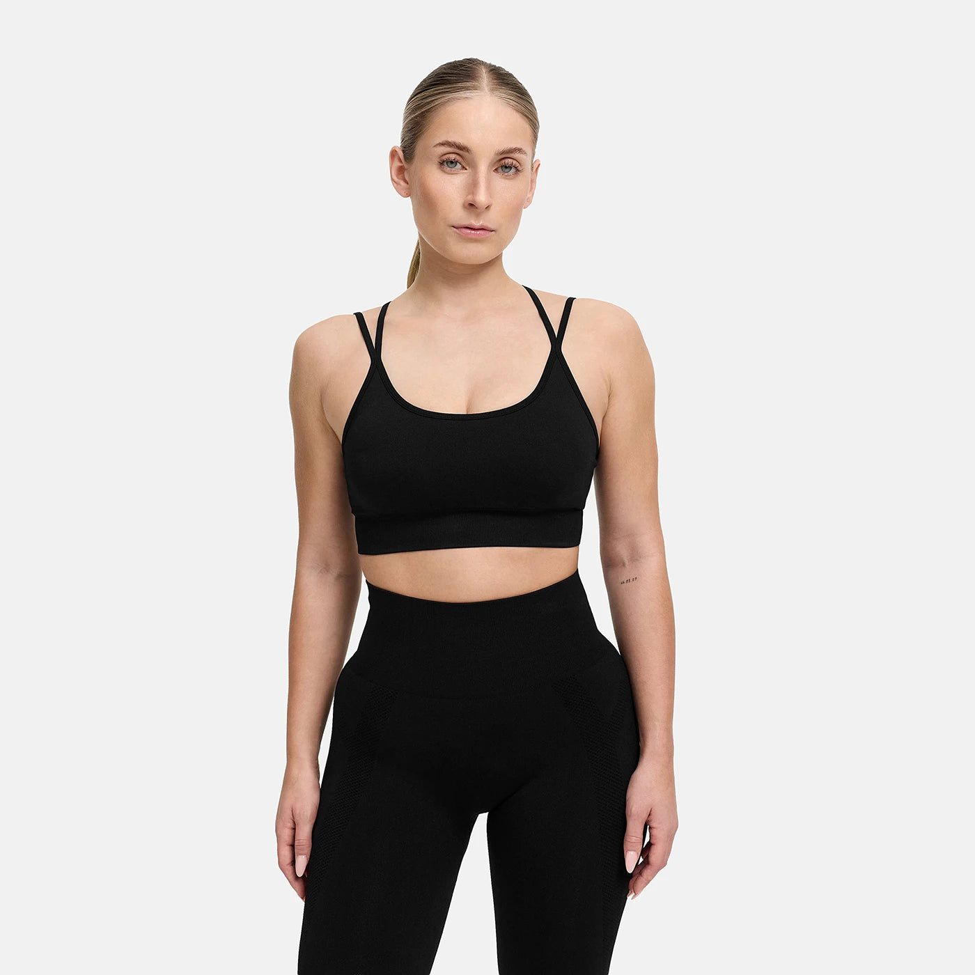 ContourLift Seamless Cross over Sport Bra - 2