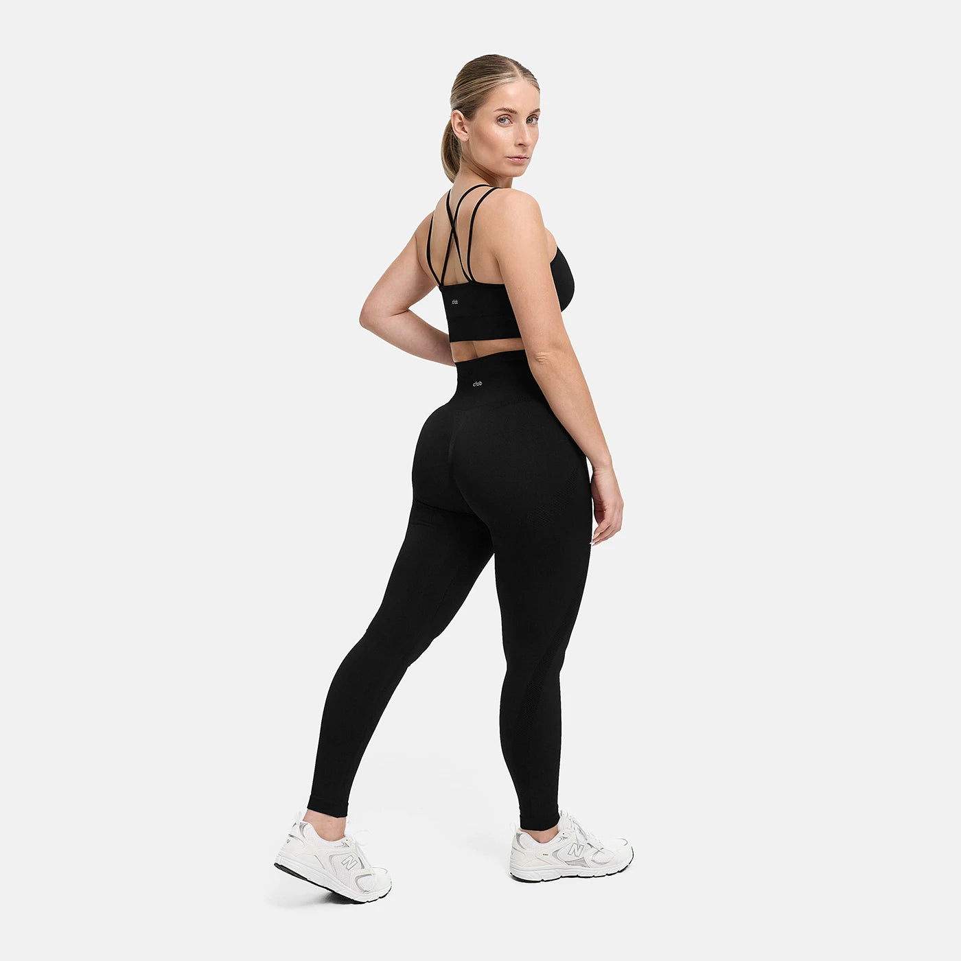 ContourLift Seamless Cross over Sport Bra - 4